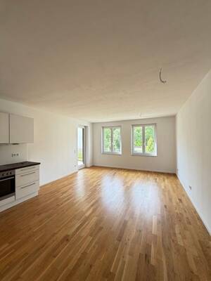 Geräumige 2-Zimmer-Wohnung mit Einbauküche, Balkon und Duschbad