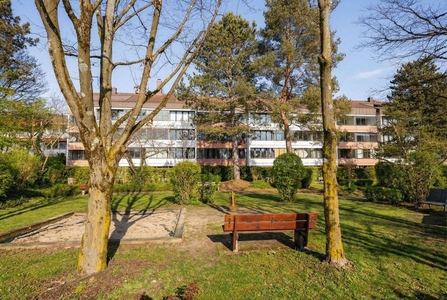 Renovierungsbedürftige 2-Zimmer-Wohnung mit Aufzug und Tiefgarage in München-Perlach