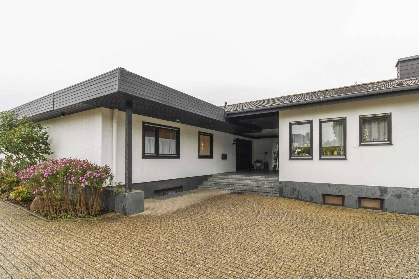 Wohlfühloase: Zuhause in schöner, ruhiger Lage in Monschau - 2 Bungalows und Einliegerwohnung – Monschau – Vorschaubild 7