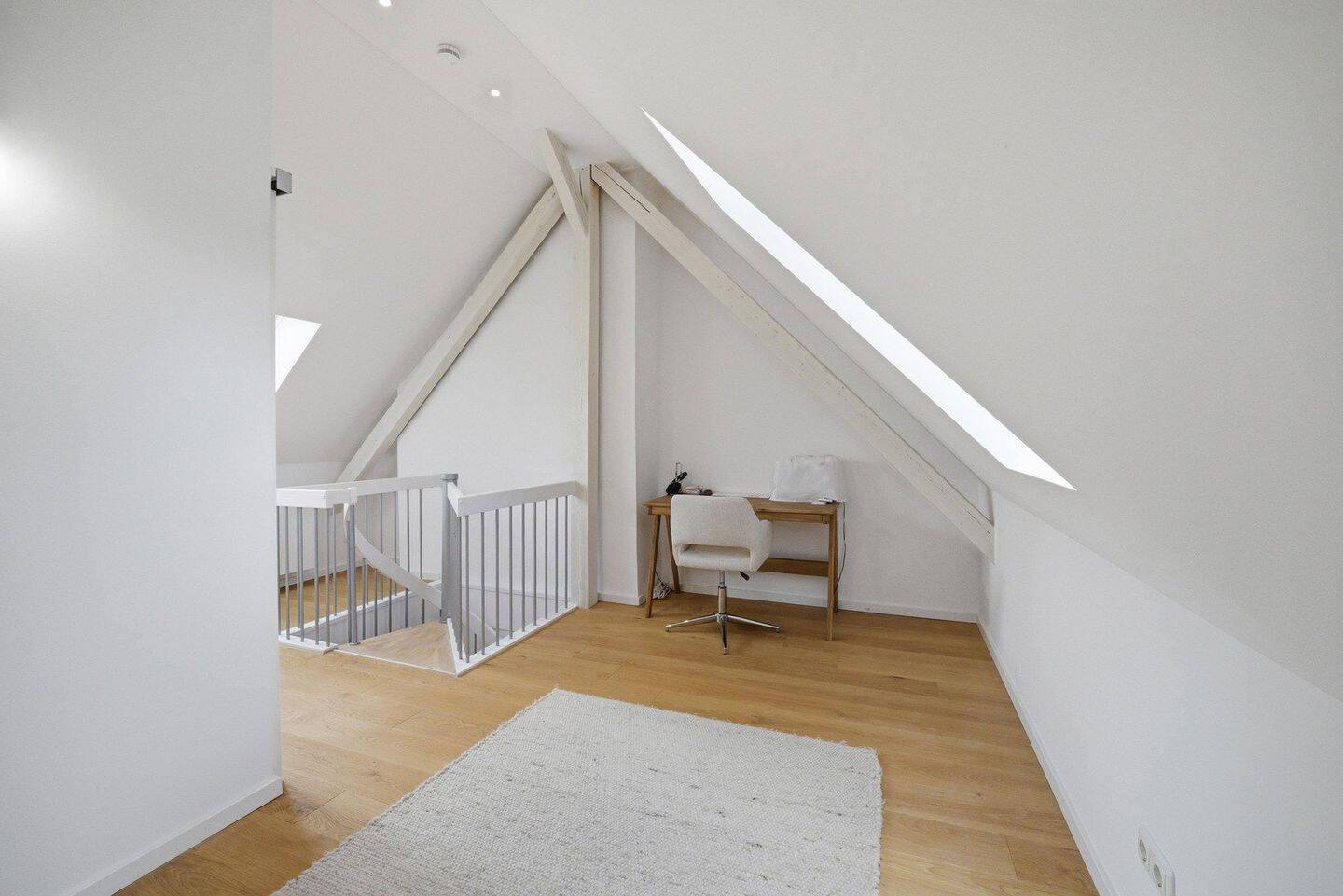 Schönstes Schwabing -kernsanierte DG-Wohnung in denkmalgeschütztem Altbau – München – Vorschaubild 7