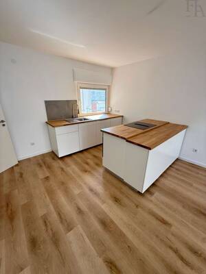 Lichtdurchflutete 2-Zimmer-Eigentumswohnung mit moderner Küche und Balkon im Bonner Villenviertel