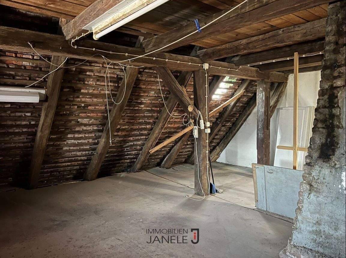 Wohnen im Äußeren Stadtwesten von Regensburg: Renovierungsbedürftige Doppelhaushälfte mit kleinen Grundstück – Regensburg – Vorschaubild 7