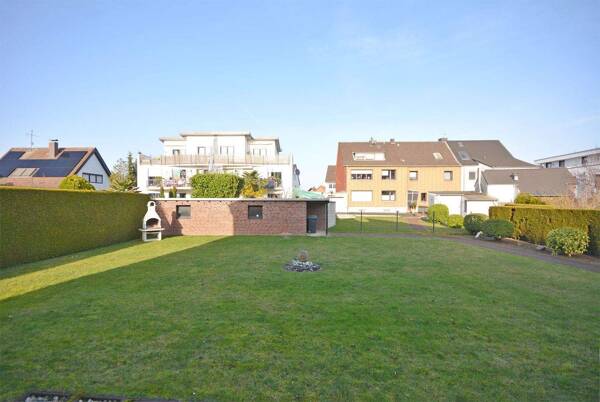 Mehrfamilienhaus in 50769 Köln mit 440,49 m² kaufen