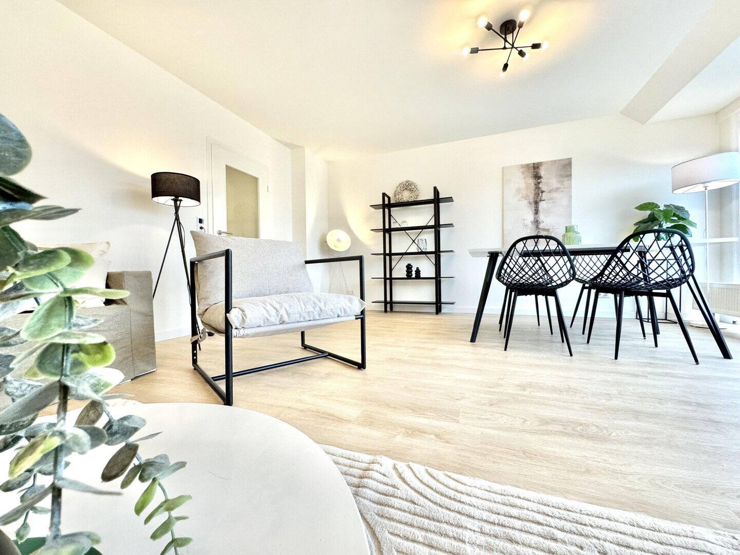 Sofort einziehen: sanierte 4-Zimmer-Maisonette mit zwei Bädern, zwei Balkonen und Stellplatz – Lübeck – Vorschaubild 5