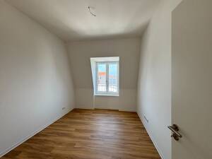 GANZ OBEN! Geräumige 3-Zi.-Whg. mit Tageslicht + EBK und Balkon !!! – 1159 Dresden – Vorschaubild 5