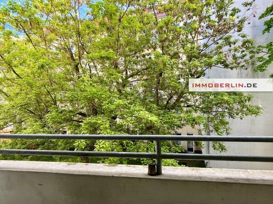 IMMOBERLIN.DE - Angenehme Altbauwohnung mit Loggia in gefragter Kiezlage – Berlin – Vorschaubild 4