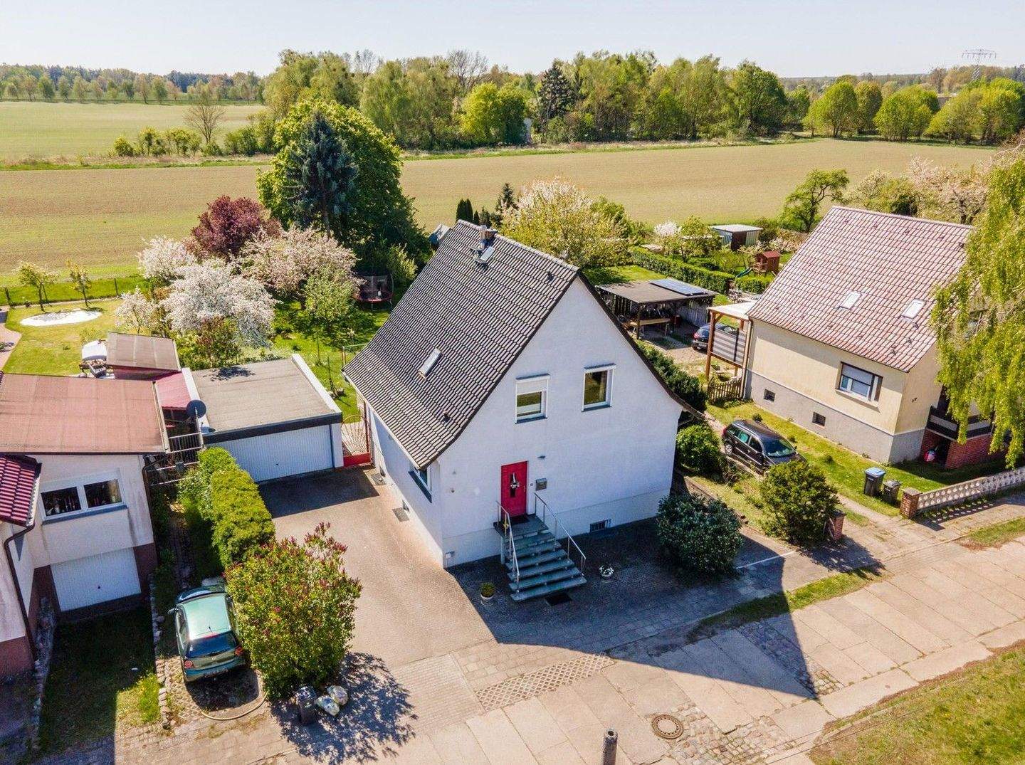 Top ausgestattetes Einfamilienhaus m. großem Garten & Bungalow in ruhiger Lage im Seebad Ueckermünde – Ueckermünde – Bild 1 von 9
