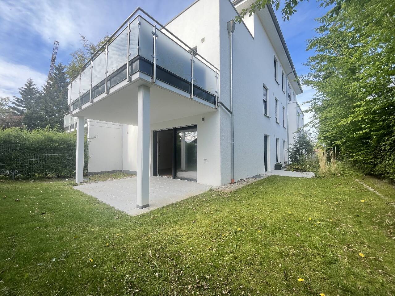 Neuwertige EG 4-ZKB an der Husener Strasse