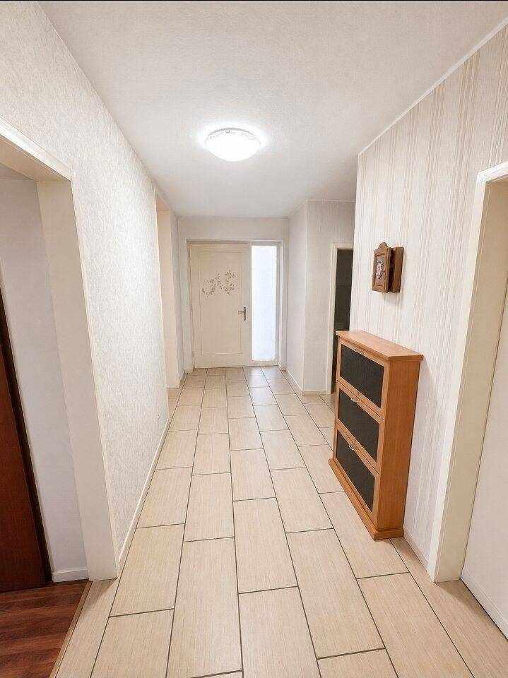 Große Wohnung mit Garage, großem Balkon, Schwimmbad, Sauna – Kassel – Vorschaubild 3