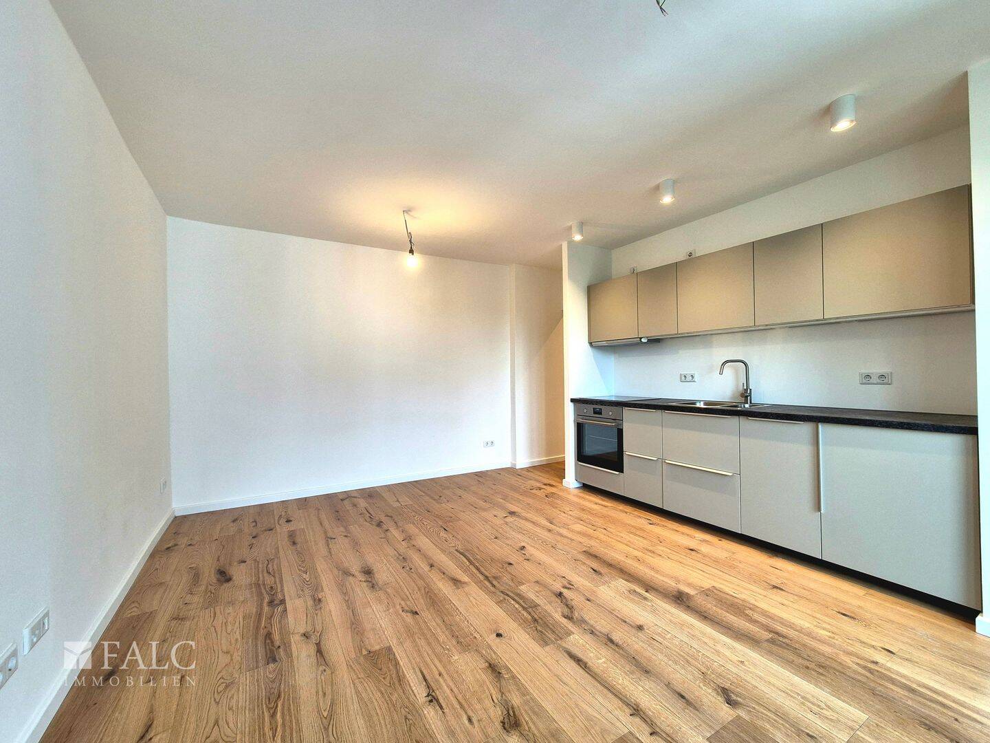 **Modernisierte Wohnung mit Fahrstuhl**- FALC IMMOBILIEN – Berlin – Vorschaubild 7