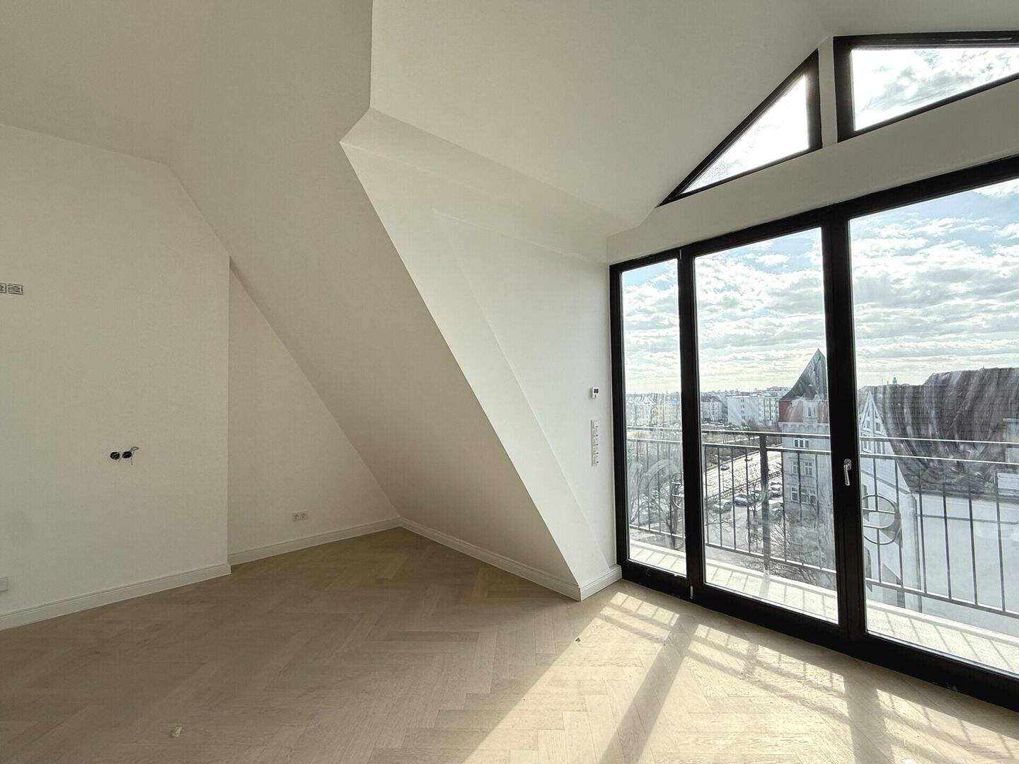 Traumwohnung im 5. OG - modernisierter Altbau mit Aufzug, Balkon, A+ Energieklasse und Einbauküche – Berlin – Vorschaubild 4