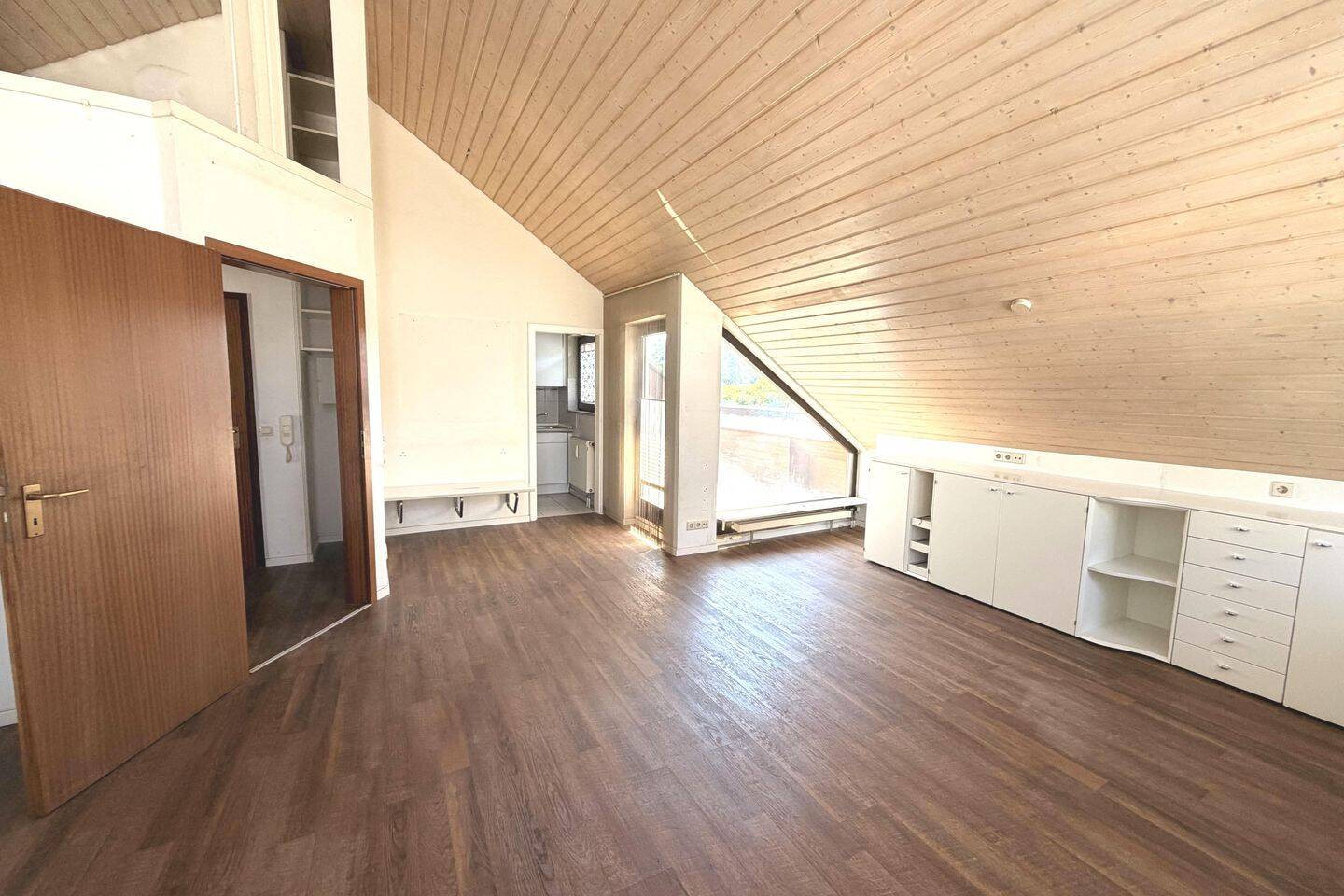 Sofort freie, ruhige 2-Zimmer-Eigentumswohnung im DG mit Dachloggia und Tiefgaragenstellplatz! – Stuttgart – Vorschaubild 8