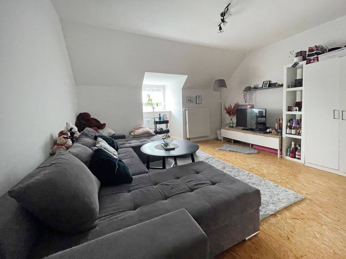 Moosach: Großzügige DHH mit 3 Wohneinheiten auf ca. 210 m² zzgl. weiterer Fläche in Rückgebäude! – München – Vorschaubild 8