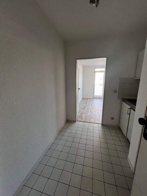 Sehr schöne gepflegte 1-Raumwohnung mit Einbauküche und Balkon in Magdeburg-Reform- Uni Nähe zu vermieten – Magdeburg – Vorschaubild 3