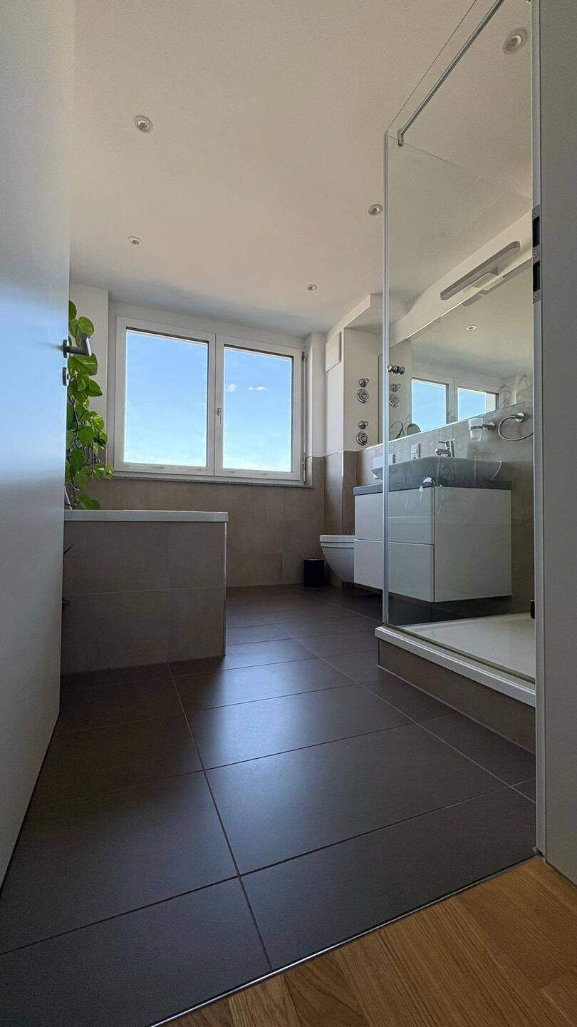 Luxuriöse Maisonette mit XL-Dachterrasse, Designküche, TG-Stellplatz und Penthouse-Flair in Fürth – Fürth – Vorschaubild 3