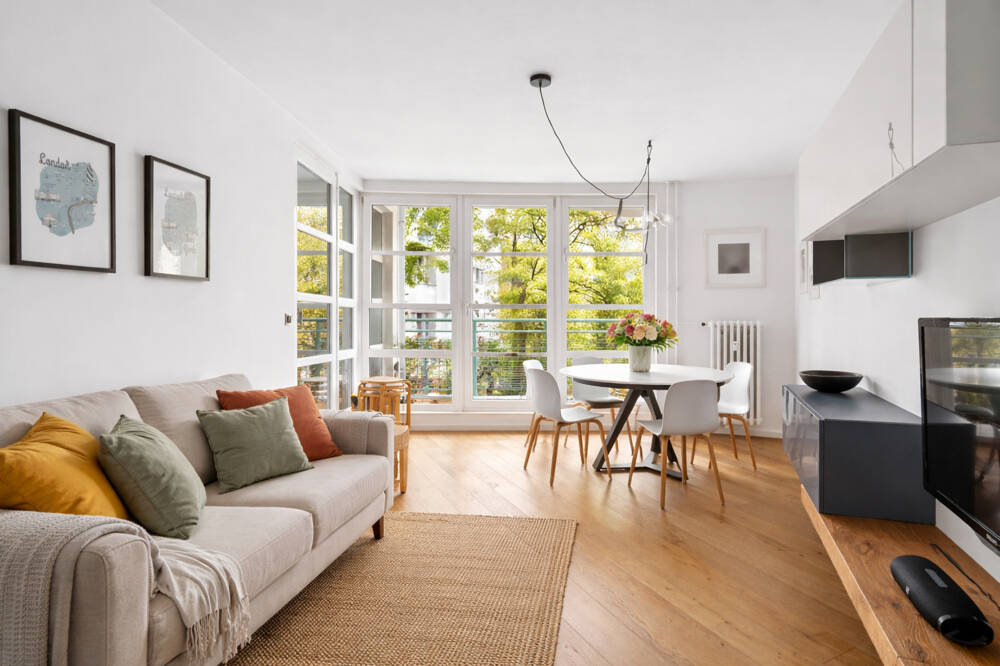 Moderne 4-Zimmer-Wohnung mit Balkon, Parkplatz und in erstklassiger zentraler Lage – Berlin – Bild 1 von 9
