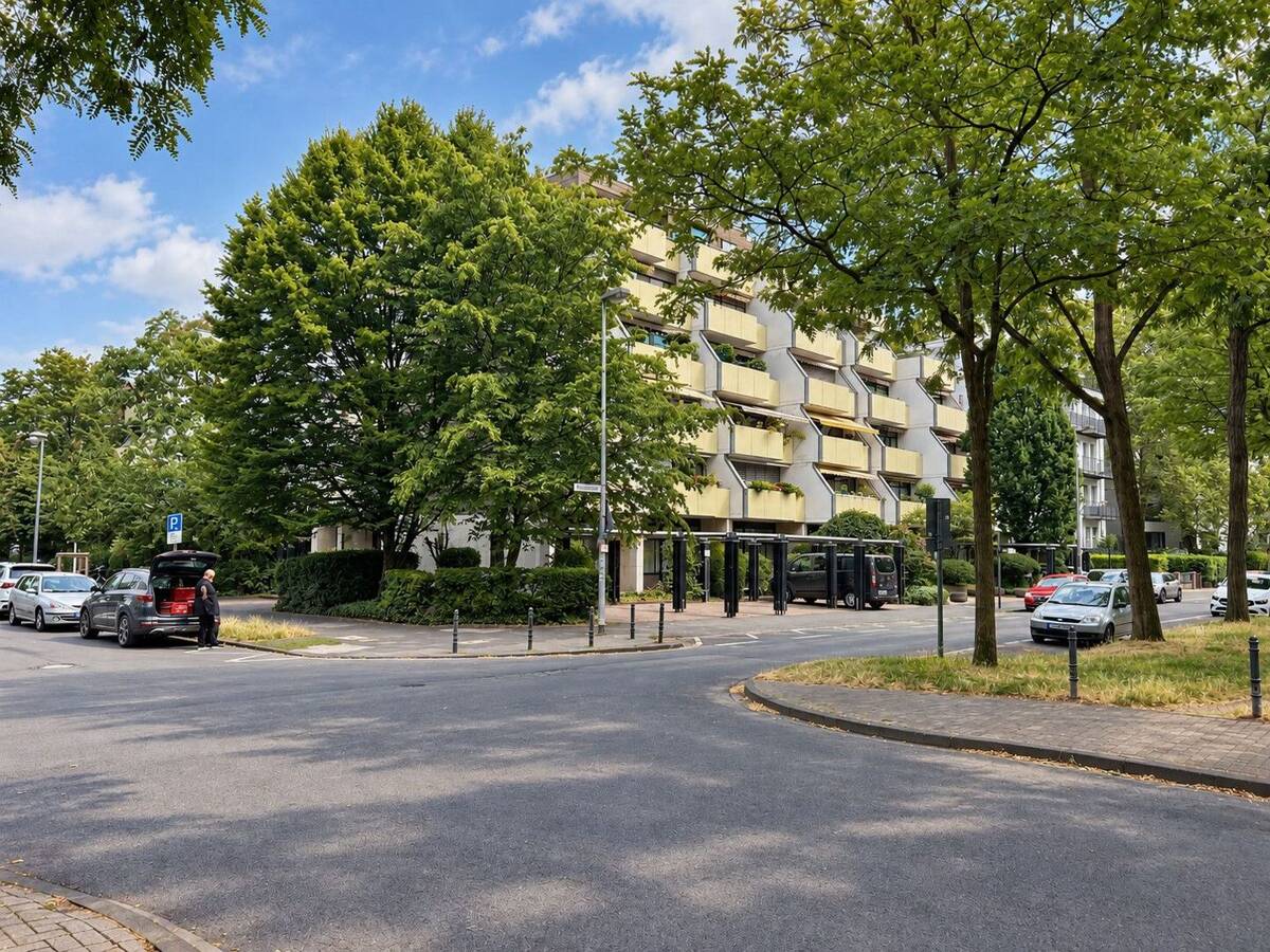 Stadt trifft Grün! Eigentumswohnung mit drei Balkonen am Volksgarten! – 50677 Köln – Bild 1 von 9