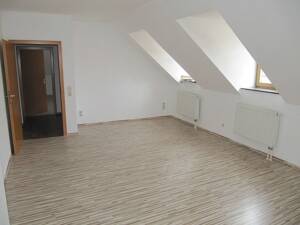Schöne Dachgeschoss-Wohnung in bester Citylage – 8209 Auerbach – Vorschaubild 3