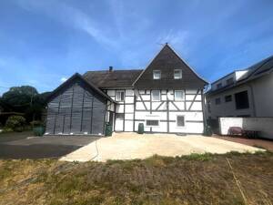 Sanierungsbedürftiges 2-Parteien-Fachwerkhaus – 51381 Leverkusen – Vorschaubild 3