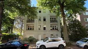 Voll vermietetes Wohn- und Geschäftshaus mit Loggien in Berlin-Lichterfelde West