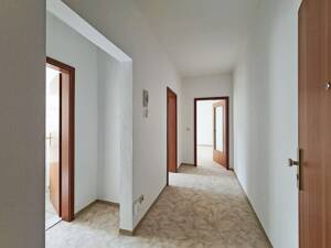 Klassisch, praktisch, einfach gut: großzügige 1 Zimmerwohnung im 1. OG (Stellplatz mgl.) – 9130 Chemnitz – Vorschaubild 2