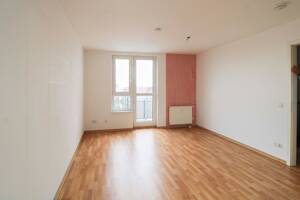 Unkompliziert einziehen oder : 2-Zi.-ETW mit Balkon, TG-Stellplatz und Aufzug in guter Lage