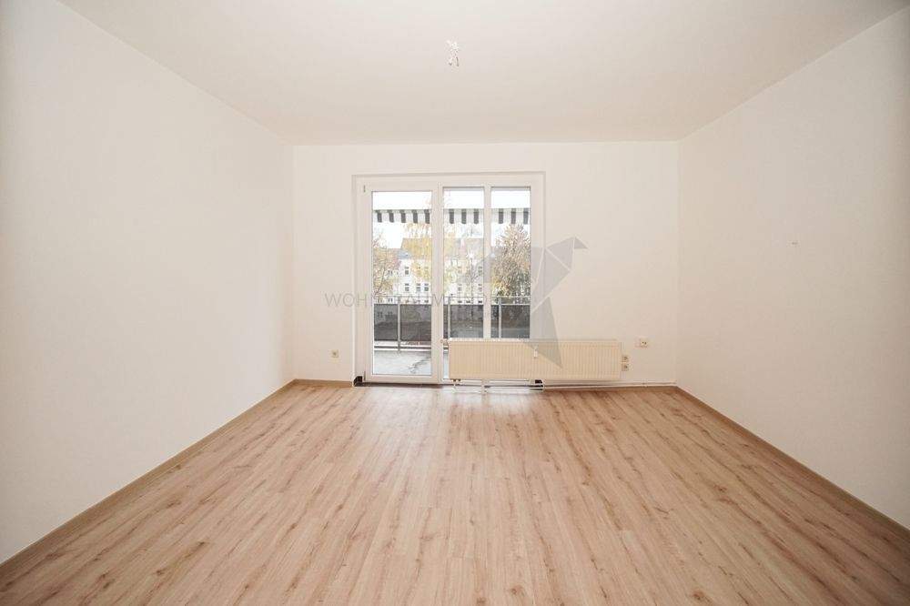 Helle, modern sanierte 3 Raum EG-Wohnung mit XXL-Balkon und Tageslichtbad – Chemnitz – Vorschaubild 3
