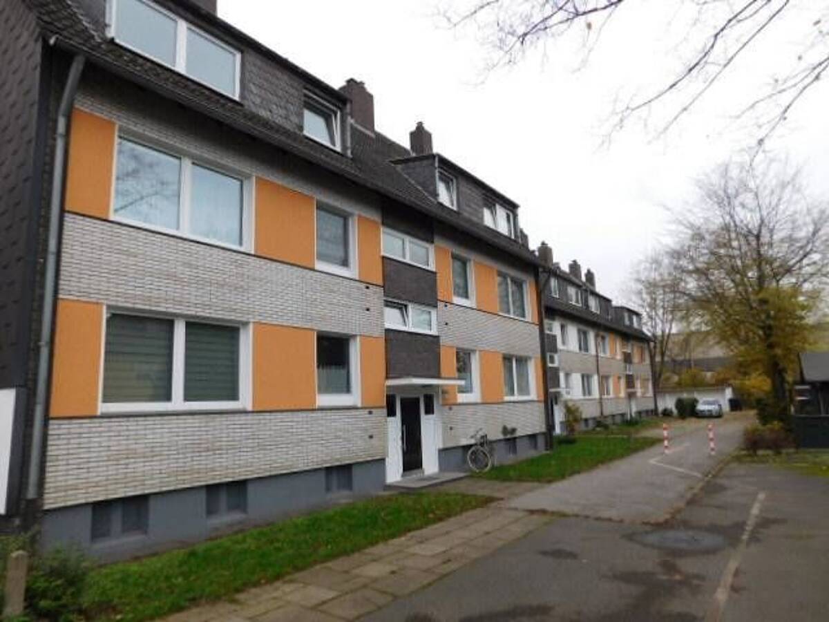 Schöne 3-Zimmerwohnung mit Vinylboden und Wannenbad im Dachgeschoss – 47259 Duisburg – Bild 1 von 9