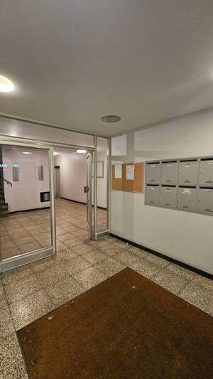 Neu renovierte 2,5-Zimmer-Wohnung mit Aufzug in bester Lage von Duisburg-Duissern