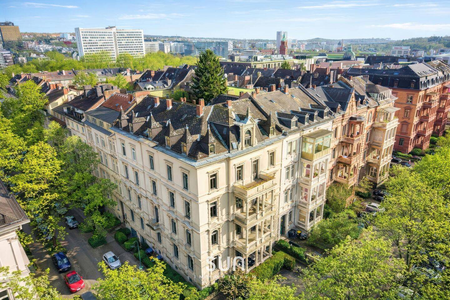WOHNEN AN DER PRÄCHTIGEN ADOLFSALLEE - 2-Zimmer in Altbau-Perle in Wiesbadens Prachtboulevard – Wiesbaden – Bild 1 von 7