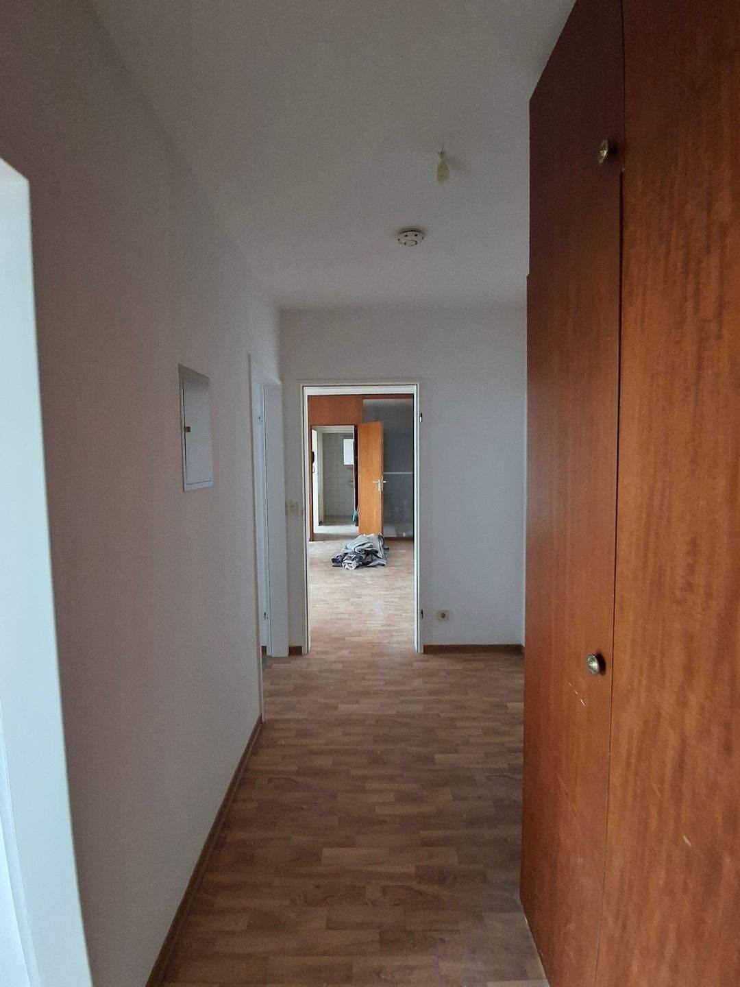 Modernes 3-Zimmer-Apartment mit verglastem Balkon und toller Aussicht – Saarbrücken – Vorschaubild 4