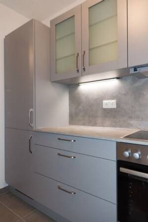 Lichtdurchflutete 2 Zimmer Wohnung mit SW-Balkon und Einbauküche, großzügig geschnitten – 81249 München – Vorschaubild 3
