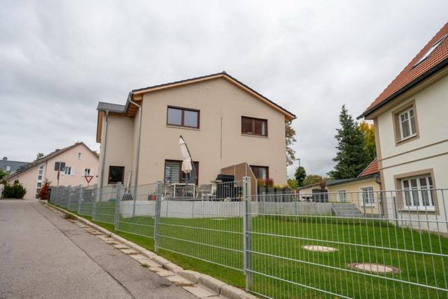 Sofort bezugsfrei - Neubau KfW 40 mit Garten & 3 Stellplätzen – Odelzhausen – Bild 1 von 9