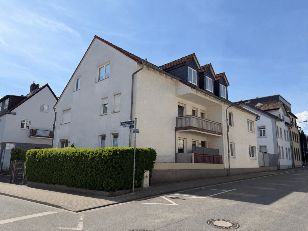 Attraktive 3-Zimmer-Eigentumswohnung mit Terrasse und Tiefgaragenstellplatz in gefragter Lage von Frankfurt-Heddernhe...