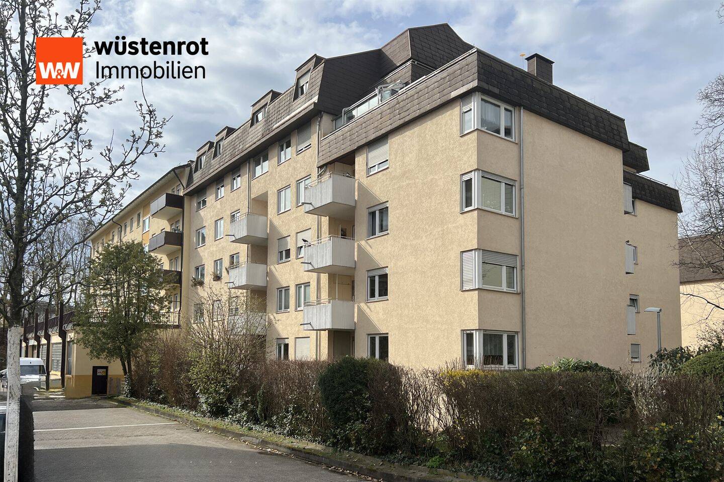 Vermietete 2-Zimmer-Wohnung mit Terrasse und Tiefgaragenstellplatz - in Bad Cannstatt