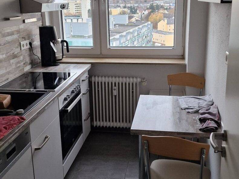 Teil-möblierte ​2-Zimmer-Wohnung mit Balkon und schöner Aussicht – Erlangen – Vorschaubild 6