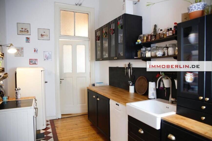 IMMOBERLIN.DE - Spitzenlage! Schöne Altbauwohnung mit ruhiger Südwestloggia – Berlin – Vorschaubild 3