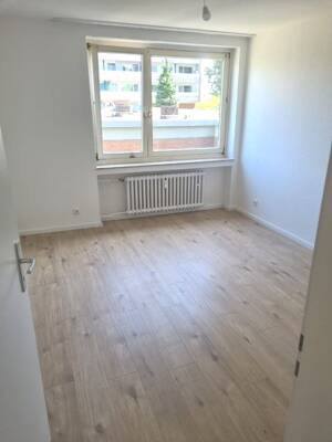 Balkonwohnung mit 2 Schlafzimmern in Düsseldorf-Peter-Behrens-Straße – 40595 Düsseldorf – Vorschaubild 4
