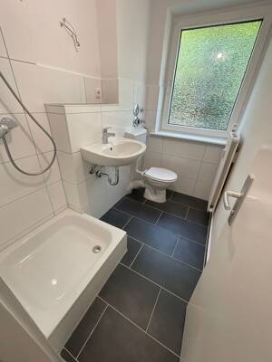 Frisch renovierte 2 Zimmer-Wohnung mit Tageslichtbad und Dusche – 23730 Neustadt in Holstein – Vorschaubild 8