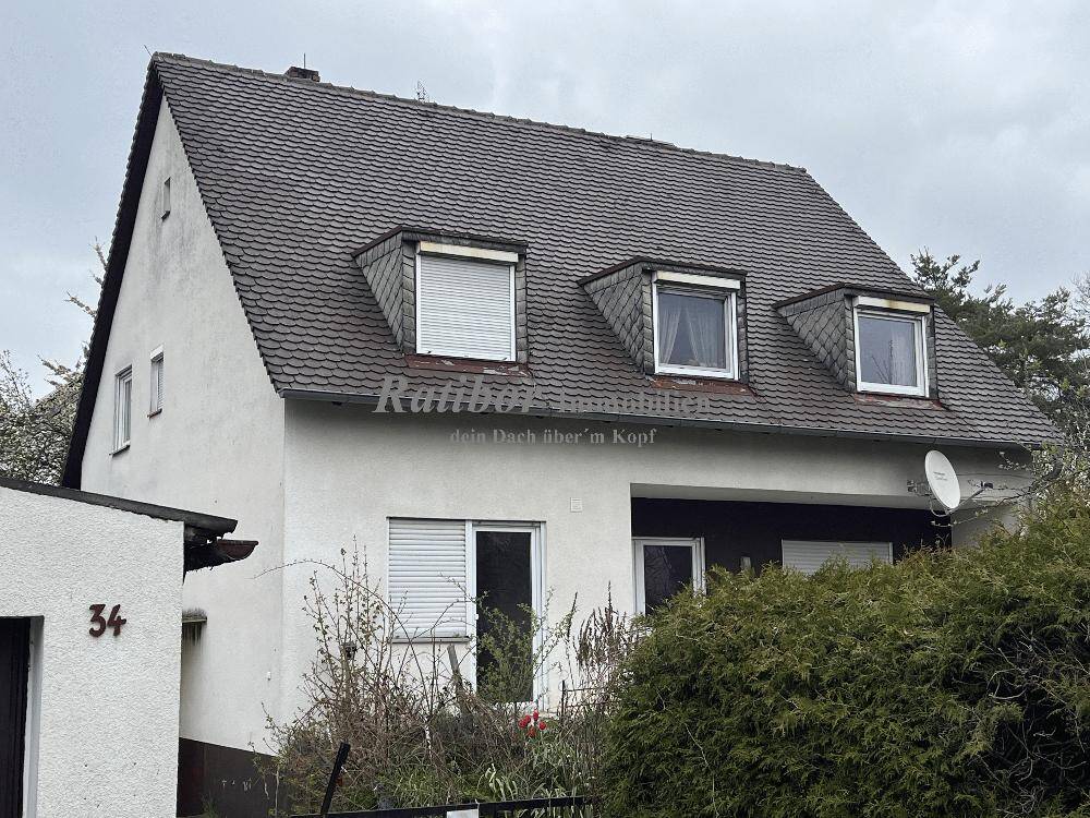 Verschlafenes 2 Familienhaus mit viel Potential in Hilpoltstein OT freut sich auf Verjüngungskur – Hilpoltstein – Bild 1 von 9