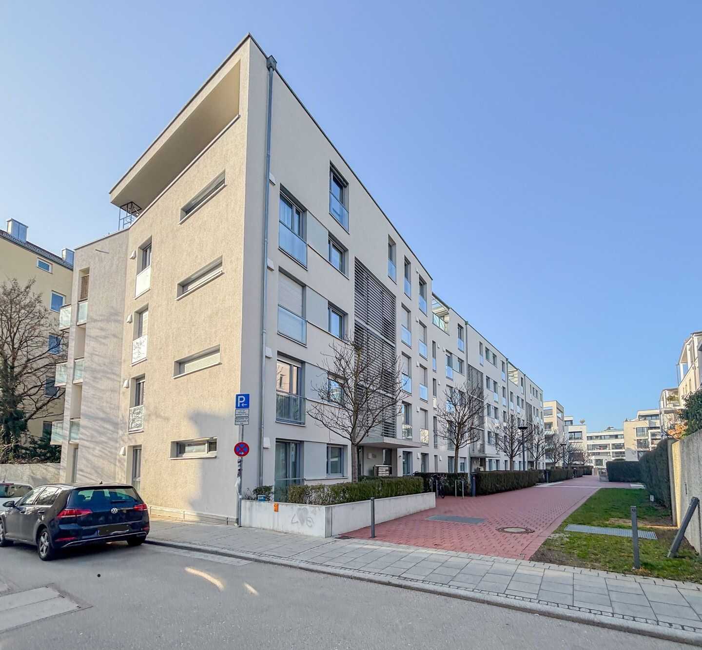 Traumhafte 2-ZKB Gartenwohnung mit Tiefgaragenstellplatz in der Augsburger Innenstadt zu vermieten!