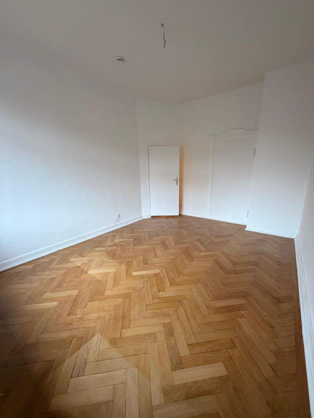 Wunderschöne 5-Zimmer-Altbau-Wohnung mit Balkon im Nürnberger Stadtteil Maximilian – Nürnberg – Vorschaubild 5