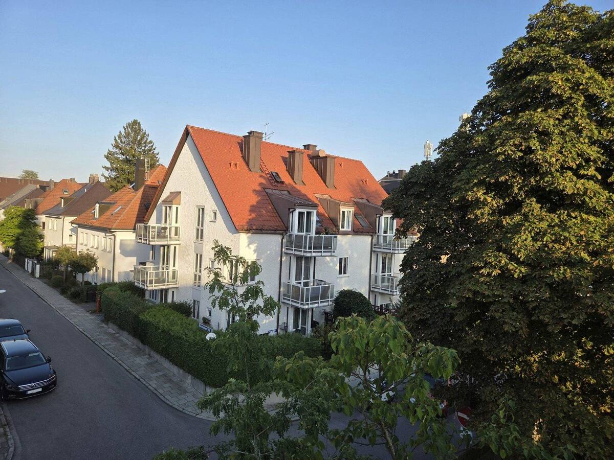 Nähe Waldfriedhof: Möblierte 2-Zimmer Wohnung im EG, kleine Anlage m. Terrasse – 81377 München – Bild 1 von 9