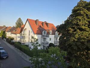 Nähe Waldfriedhof: Möblierte 2-Zimmer Wohnung im EG, kleine Anlage m. Terrasse