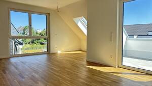 Wohnen mit Komfort: Helle 3-Zimmer-Wohnung mit Loggia