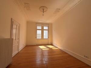 Altbaucharme trifft Wohnkomfort - Stilvolle 4-Zimmer-Wohnung mit Balkon, Tageslichtbad u. Stellplatz – 60435 Frankfurt am Main – Vorschaubild 2