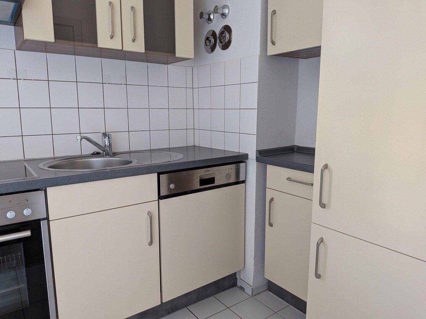 Renovierte Altbauwohnung mit großem Balkon - provisionsfrei, leerstehend, nahe Hauptbahnhof – Nürnberg – Vorschaubild 7