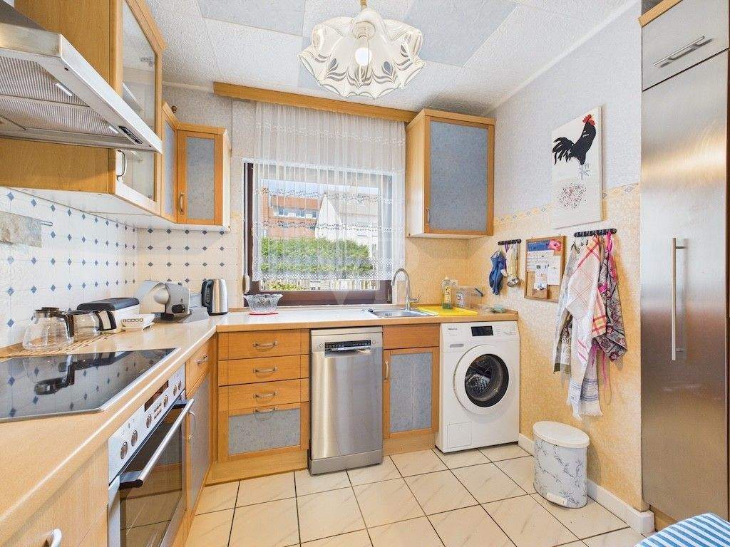 Einfamilienhaus mit viel Platz und ca. 223 m² Wohnflächen-Ausbaupotential nahe IN-Stadtmitte – Ingolstadt – Vorschaubild 6