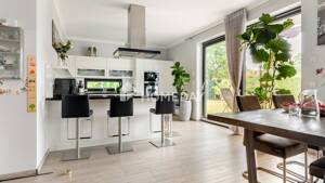 Luxuriöses Einfamilienhaus von 2016 mit Kamin, Designküche und Doppelgarage – 12621 Berlin – Vorschaubild 8