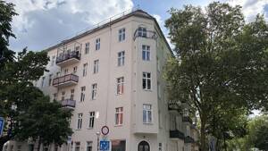 Lichtdurchflutete Altbauwohnung mit hohen Decke und Erker – 10551 Berlin – Vorschaubild 3